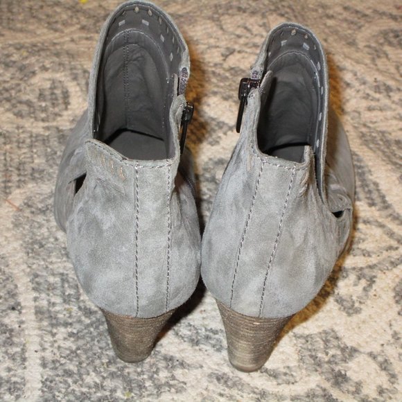 Vince Camuto suede booties - Picture 4 of 8